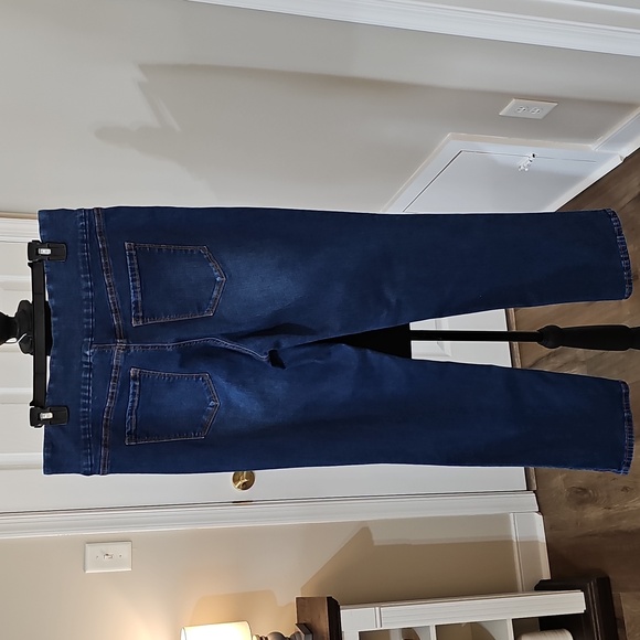 Jeans - Picture 9 of 16